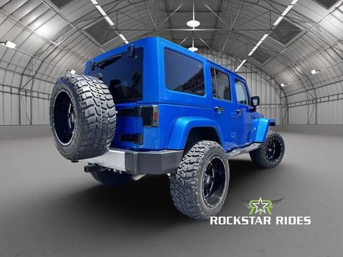 Used 2015 Jeep Wrangler Unlimited Sahara w/ Connectivity Group AWD/4WD image 9