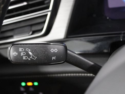 Used 2024 Volkswagen Atlas Cross Sport SE AWD/4WD image 36