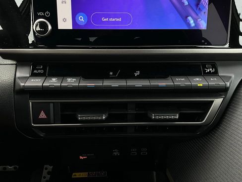 Used 2025 Toyota Camry SE image 27