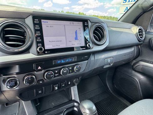 Used 2021 Toyota Tacoma TRD Off-Road image 17