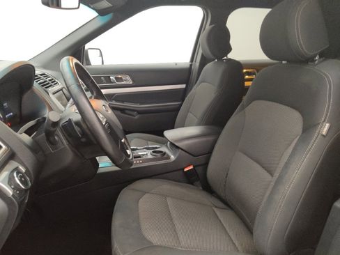Used 2016 Ford Explorer XLT w/ Equipment Group 201A FWD image 17