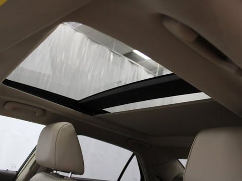 Used 2014 Chrysler 300 C w/ Beats Audio Group image 8