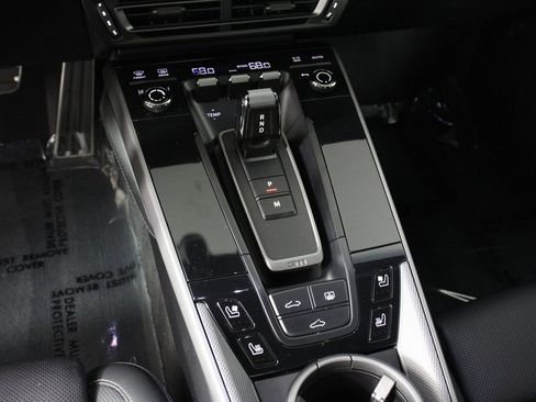 Certified 2024 Porsche 911 Carrera RWD image 18