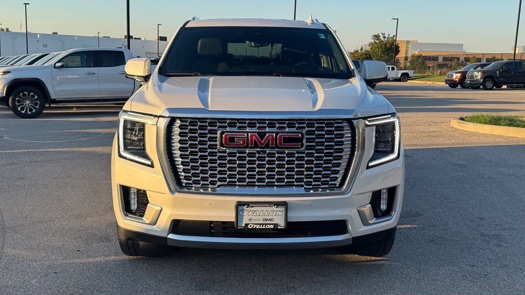 Used 2023 GMC Yukon Denali w/ Advanced Technology Package AWD/4WD image 9