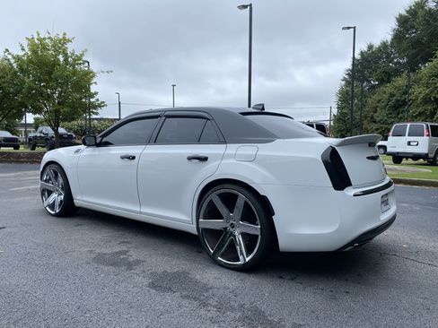 Used 2016 Chrysler 300 C RWD image 7
