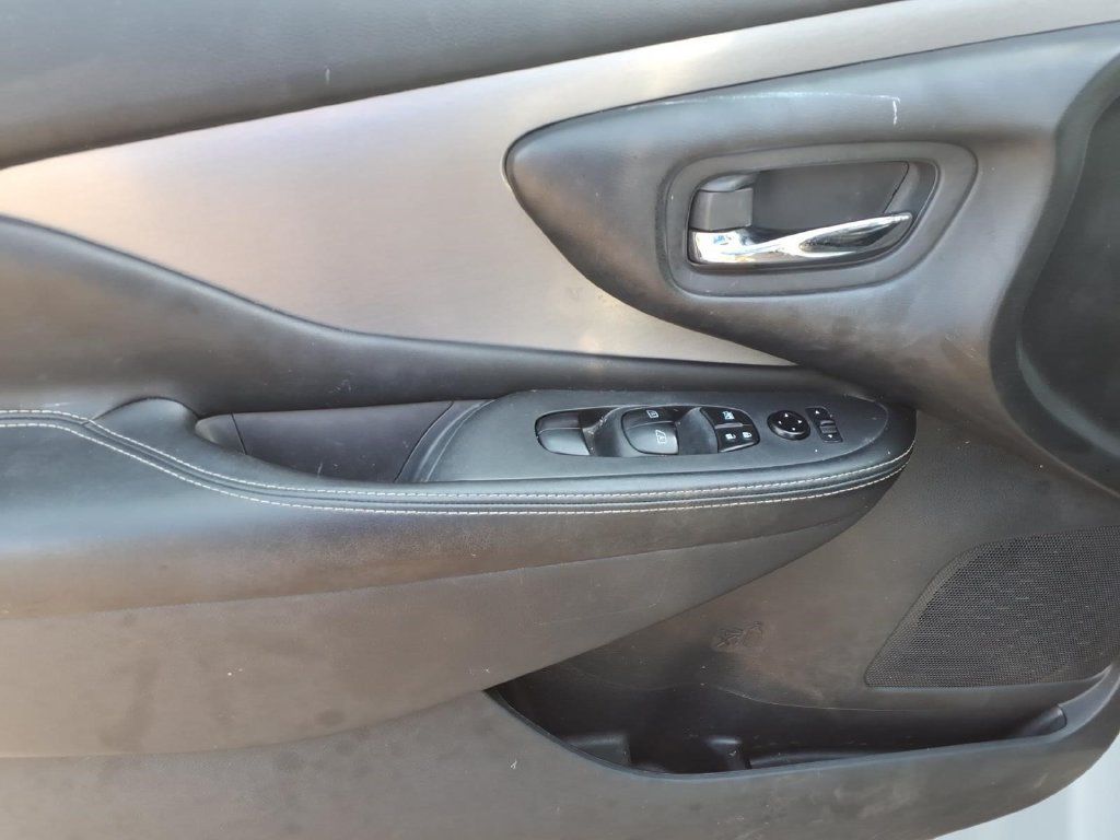 Used 2023 Nissan Murano SV w/ SV Midnight Edition Package FWD image 14