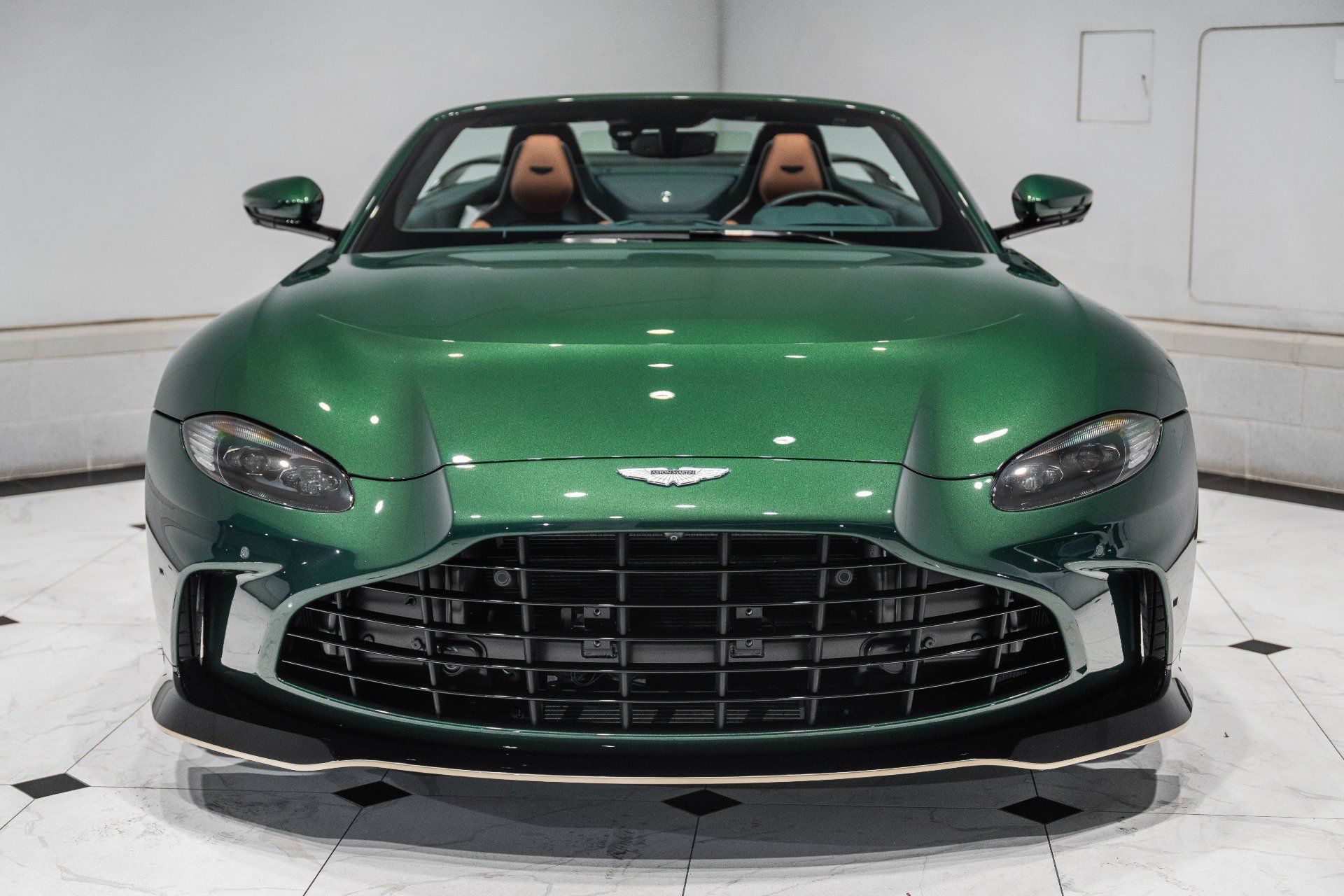 Used 2023 Aston Martin V12 Vantage Roadster RWD image 7