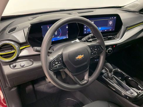 Certified 2024 Chevrolet Trax LT image 18