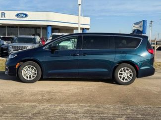 Used 2024 Chrysler Pacifica Touring-L FWD video 2
