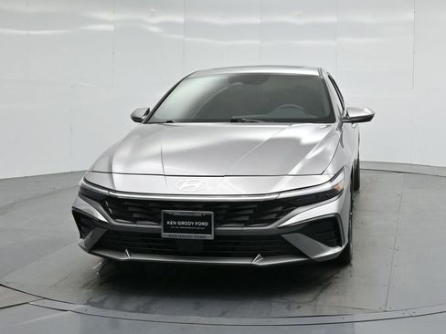 Used 2024 Hyundai Elantra Limited image 57