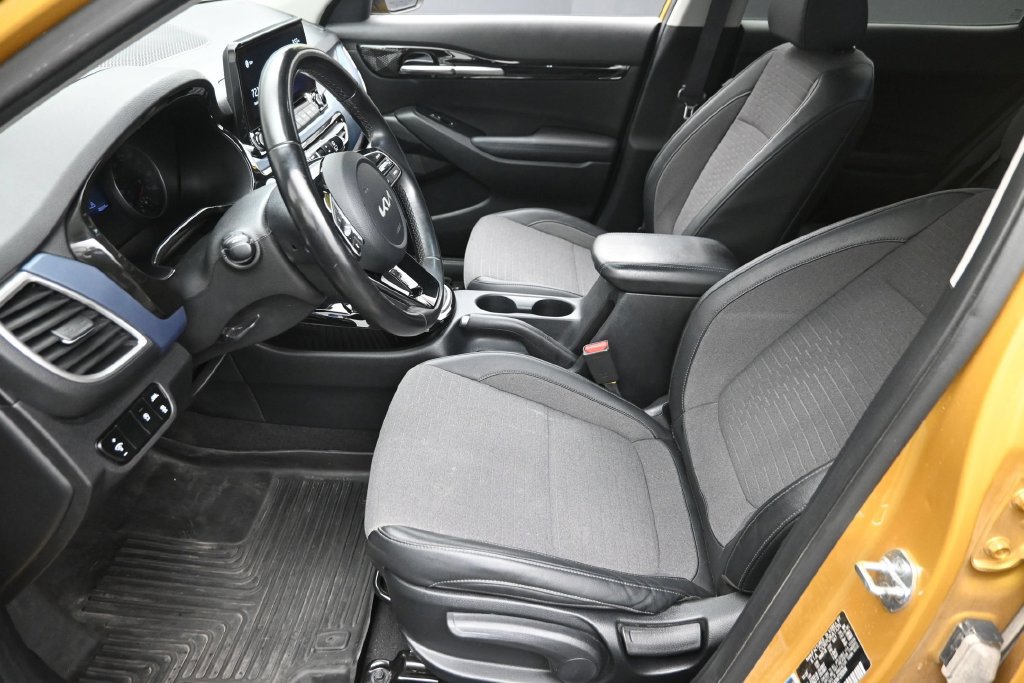 Used 2022 Kia Seltos S FWD image 16