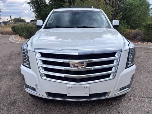 Used 2017 Cadillac Escalade Premium Luxury AWD/4WD image 4