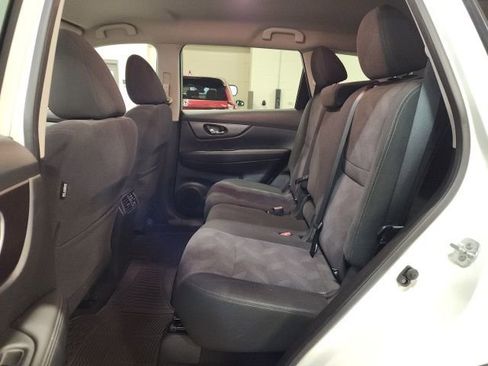 Used 2016 Nissan Rogue SV AWD/4WD image 22