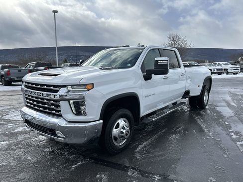 Used 2022 Chevrolet Silverado 3500 LTZ w/ LTZ Convenience Package image 3