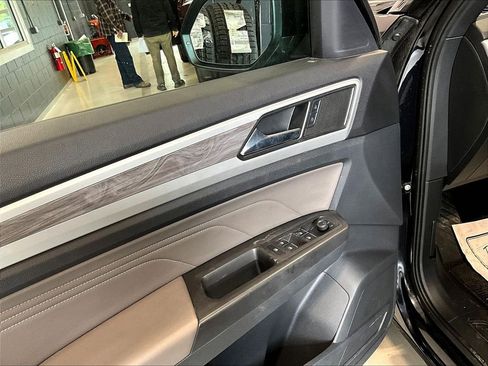 Used 2022 Volkswagen Atlas Cross Sport SE image 7