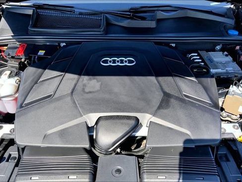 Used 2019 Audi Q8 Prestige w/ Luxury Package AWD/4WD image 10