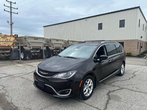 Used 2017 Chrysler Pacifica Touring-L Plus FWD image 1