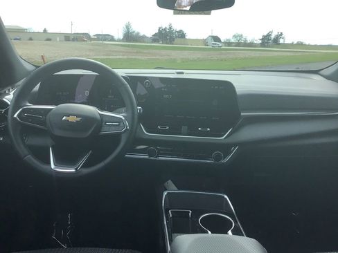 Used 2025 Chevrolet Equinox LT AWD/4WD image 22