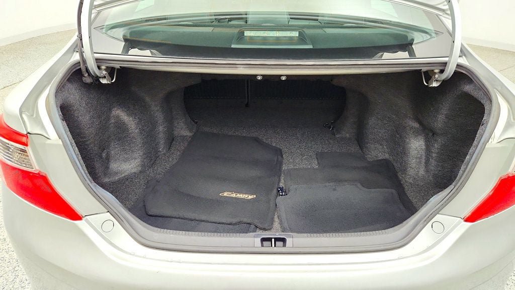 Used 2014 Toyota Camry SE FWD image 20