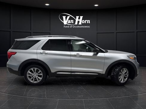 Used 2023 Ford Explorer Limited AWD/4WD image 2