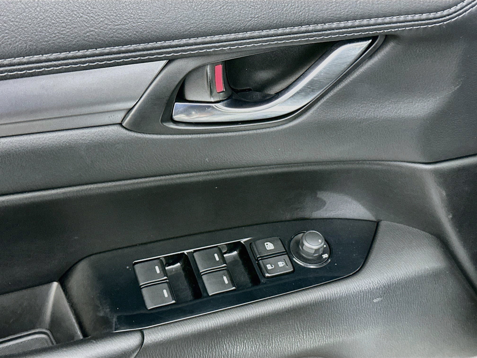 Used 2018 MAZDA CX-5 Touring w/ Preferred Equipment Package FWD image 15