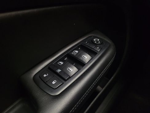 Used 2015 Chrysler 200 S w/ Navigation & Sound Group I image 27