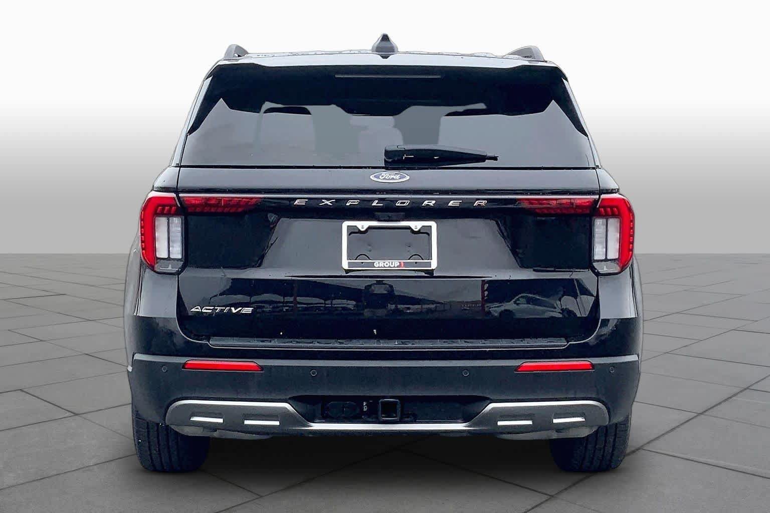 Used 2025 Ford Explorer Active w/ Active Comfort Package RWD image 5