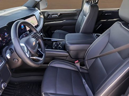 Used 2025 Chevrolet Tahoe Premier image 9