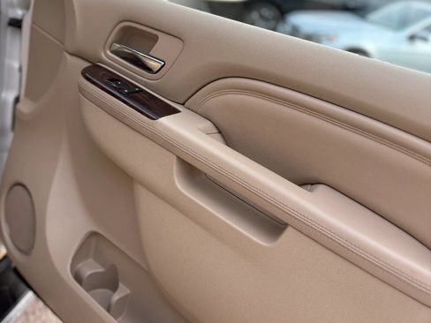 Used 2011 Cadillac Escalade Premium AWD/4WD image 32