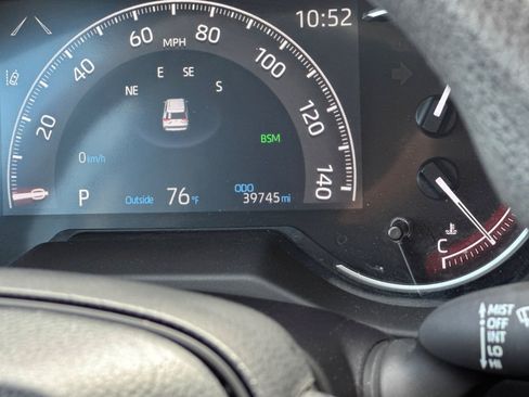 Used 2025 Toyota RAV4 XLE AWD/4WD image 22