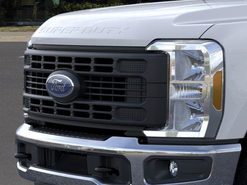 New 2026 Ford F250 XL w/ XL Chrome Package AWD/4WD image 17
