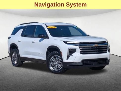 Used 2025 Chevrolet Traverse LT AWD/4WD image 4