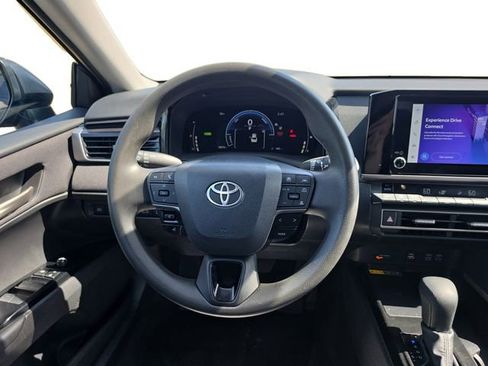 Used 2025 Toyota Camry LE image 12