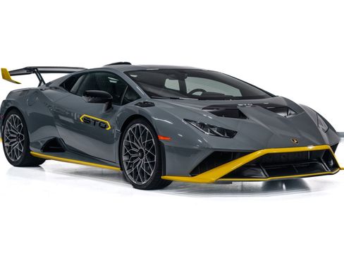 Used 2023 Lamborghini Huracan STO image 2