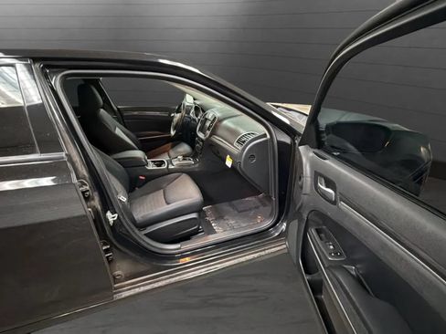 Used 2022 Chrysler 300 Touring w/ Sport Appearance Package RWD image 21