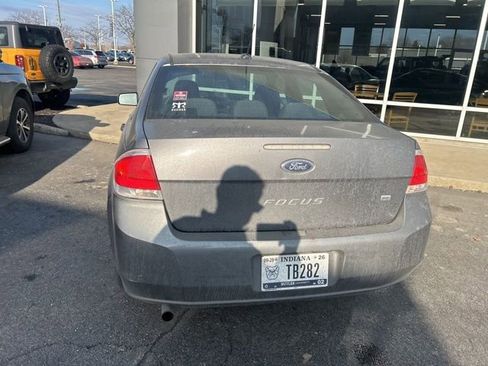 Used 2010 Ford Focus SE image 5