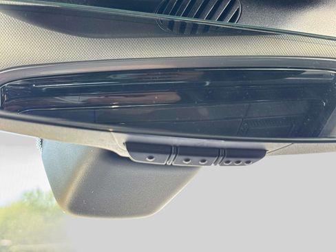 Used 2018 Land Rover Range Rover Velar S AWD/4WD image 26