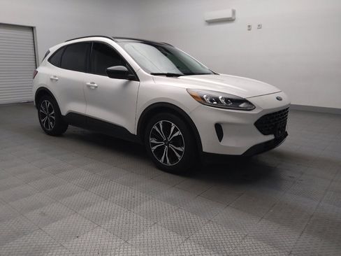 Used 2021 Ford Escape SE w/ SE Sport Appearance Package image 13