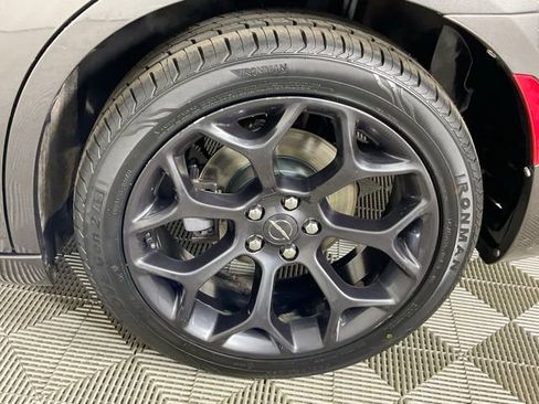 Used 2019 Chrysler 300 S image 9