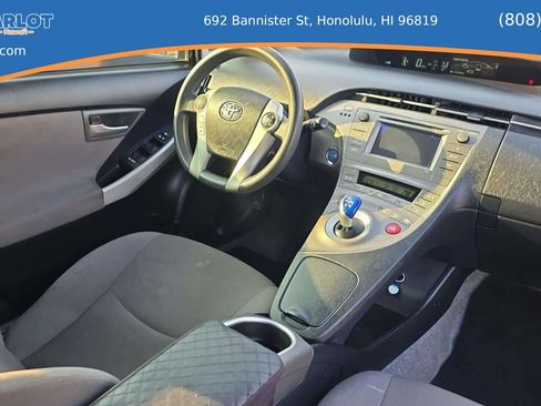 Used 2014 Toyota Prius Two FWD image 9