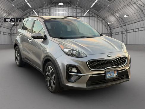 Used 2020 Kia Sportage EX w/ EX Technology Package FWD image 3