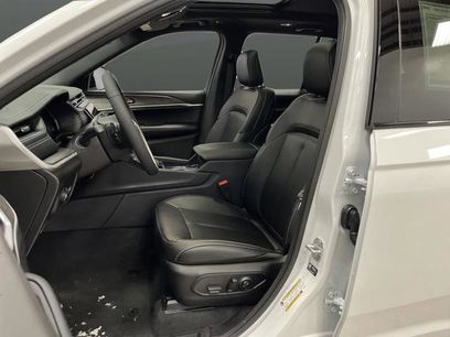 New 2025 Jeep Grand Cherokee Limited w/ Black Appearance Package