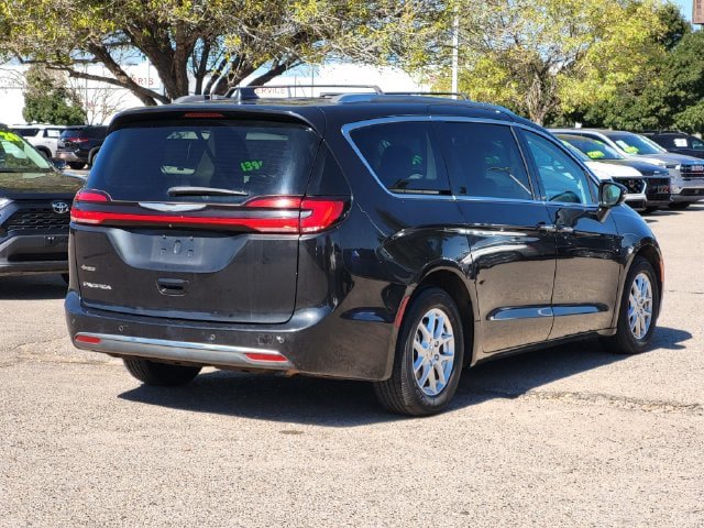 Used 2021 Chrysler Pacifica Touring-L FWD image 4