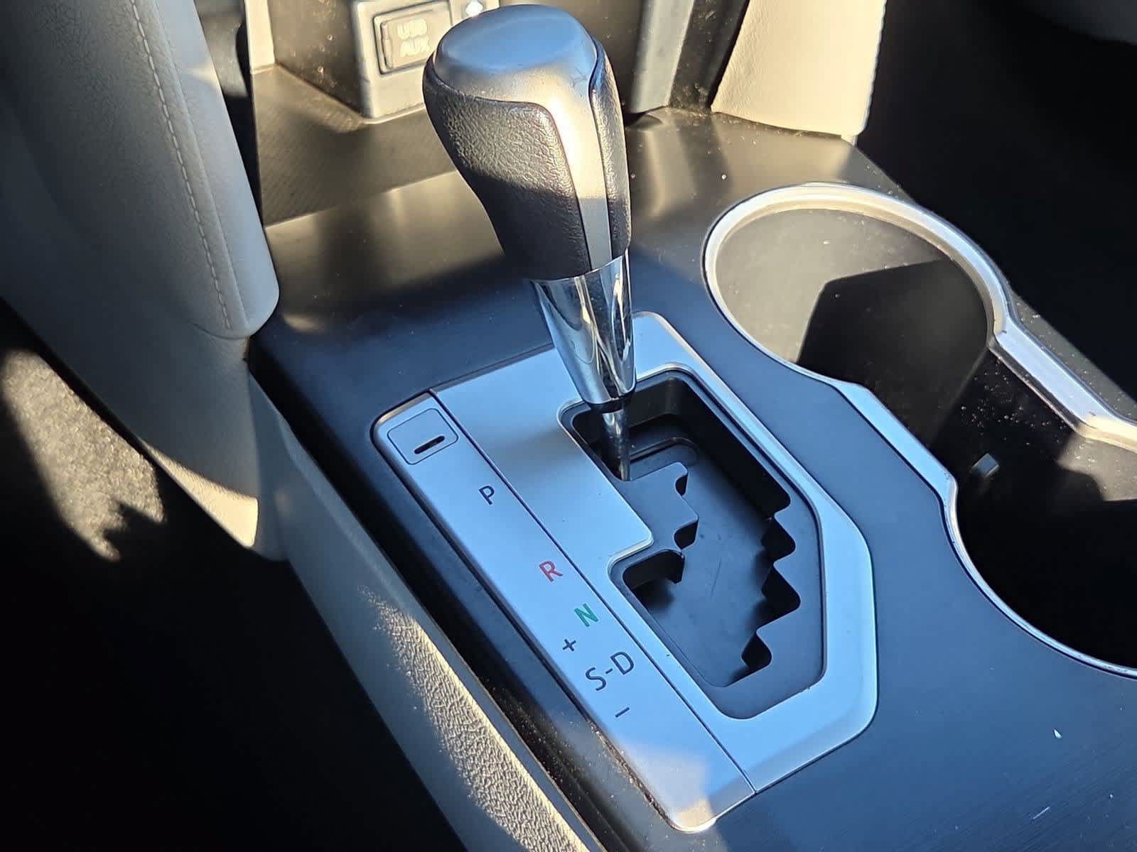 Used 2013 Toyota Camry LE FWD image 29