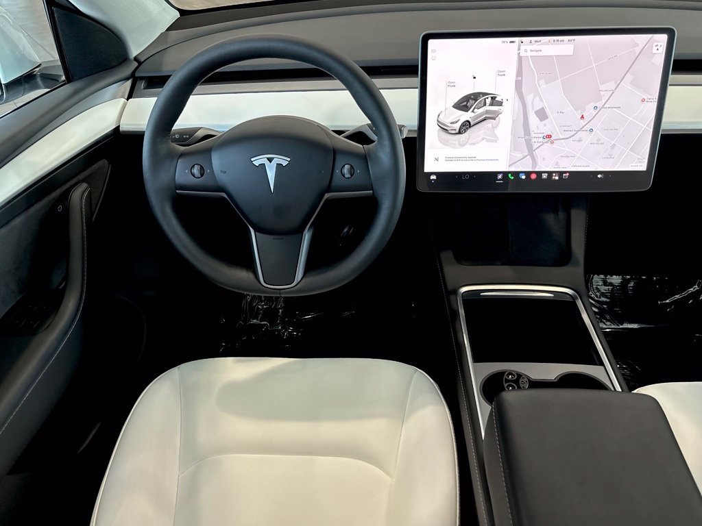 Used 2025 Tesla Model Y Long Range AWD/4WD image 31