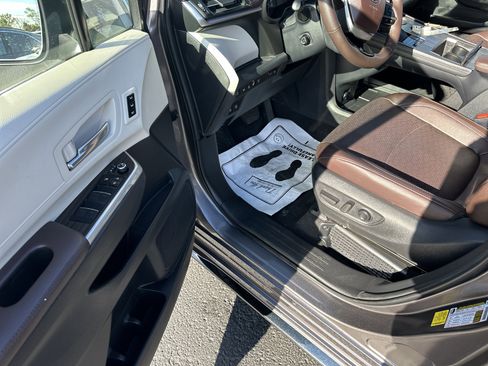 Used 2023 Toyota Sienna Platinum image 11