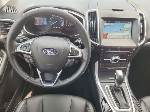 Used 2018 Ford Edge Titanium w/ Equipment Group 302A FWD image 11