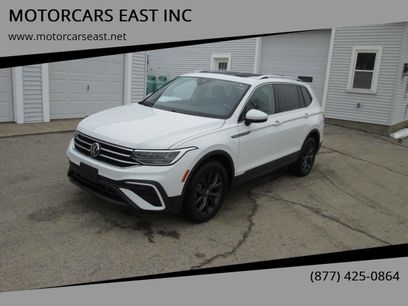 Used 2022 Volkswagen Tiguan SE w/ Panoramic Sunroof Package