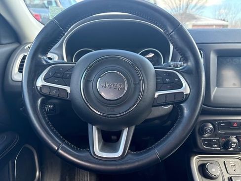 Used 2019 Jeep Compass Latitude image 14