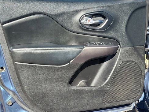 Used 2020 Jeep Cherokee Latitude w/ Quick Order Package 26F North image 6